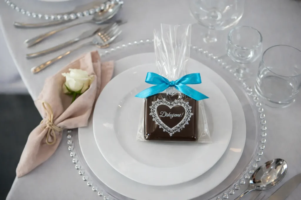 Svadobná čokoládka na stole_02